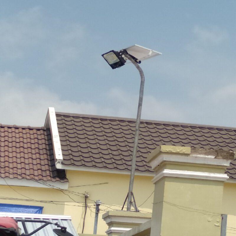 Lắp đặt đèn pha năng lượng mặt trời LY-TGD001